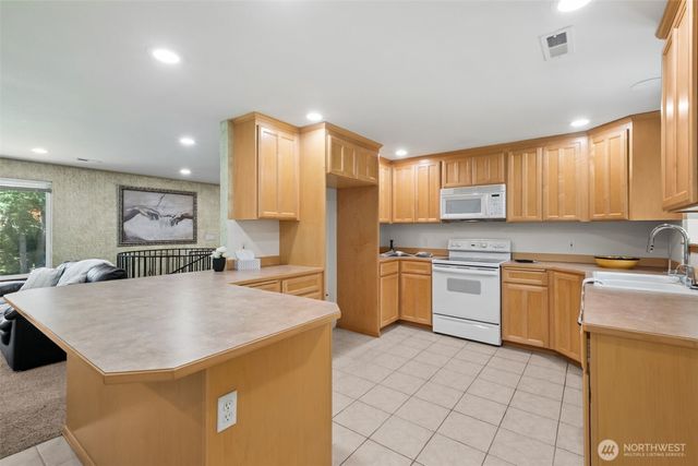 8016 Pacific Highway S, Federal Way, WA 98003