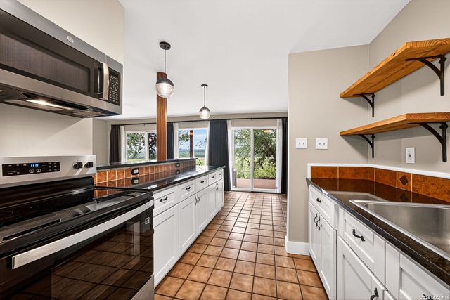 776 Grandview Circle, Bandera, TX 78003