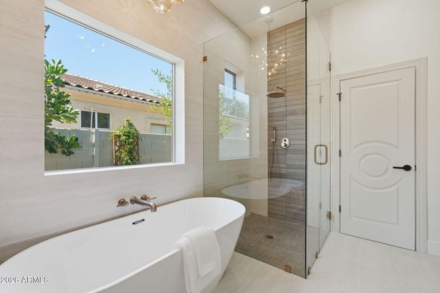 6829 N 14TH Street, Phoenix, AZ 85014