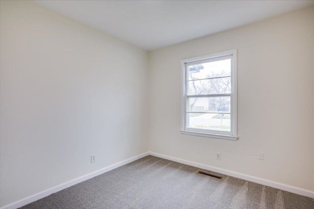 221 Western Ave, Haysville, KS 67060