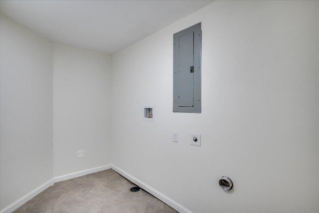 221 Western Ave, Haysville, KS 67060