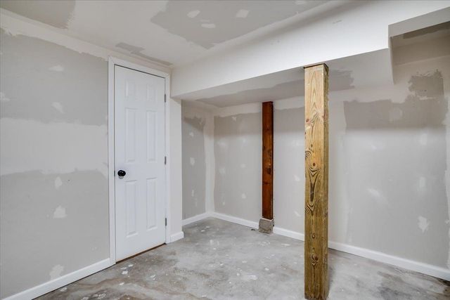 221 Western Ave, Haysville, KS 67060