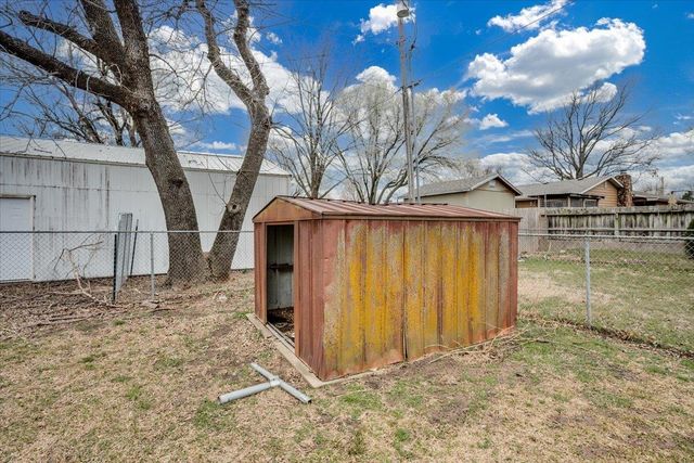 221 Western Ave, Haysville, KS 67060