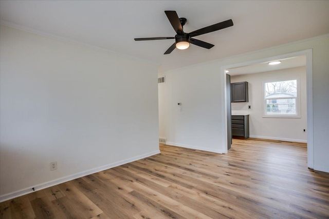 221 Western Ave, Haysville, KS 67060