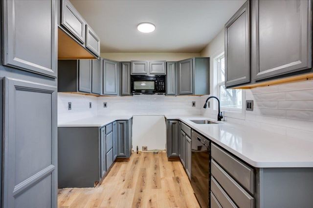 221 Western Ave, Haysville, KS 67060