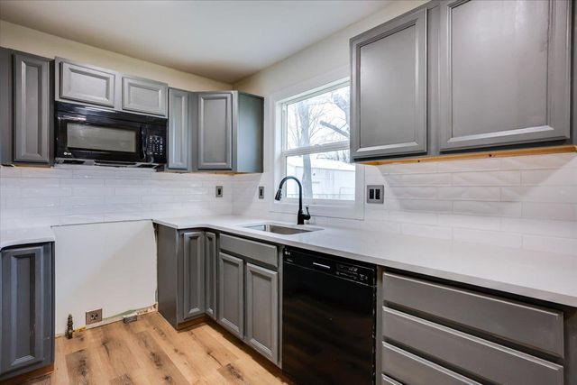 221 Western Ave, Haysville, KS 67060