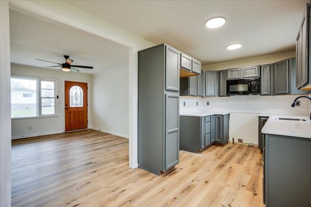 221 Western Ave, Haysville, KS 67060