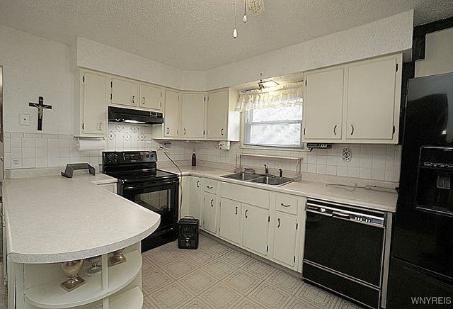 4449 Saunders Sett Road North, Cambria, NY 14094