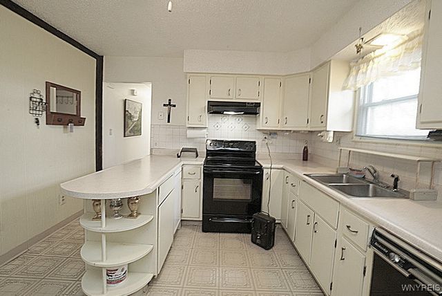 4449 Saunders Sett Road North, Cambria, NY 14094