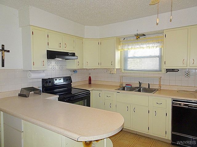 4449 Saunders Sett Road North, Cambria, NY 14094