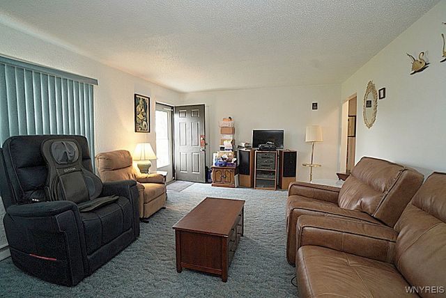 4449 Saunders Sett Road North, Cambria, NY 14094