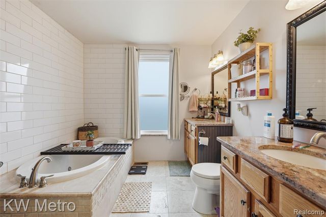 7598 Ring Neck Drive, Waterford, MI 48327