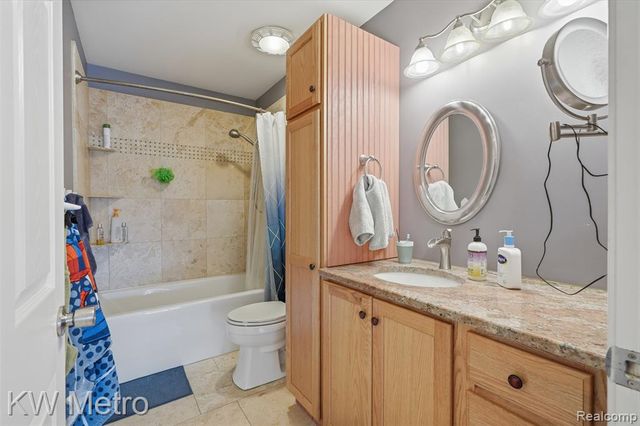 7598 Ring Neck Drive, Waterford, MI 48327