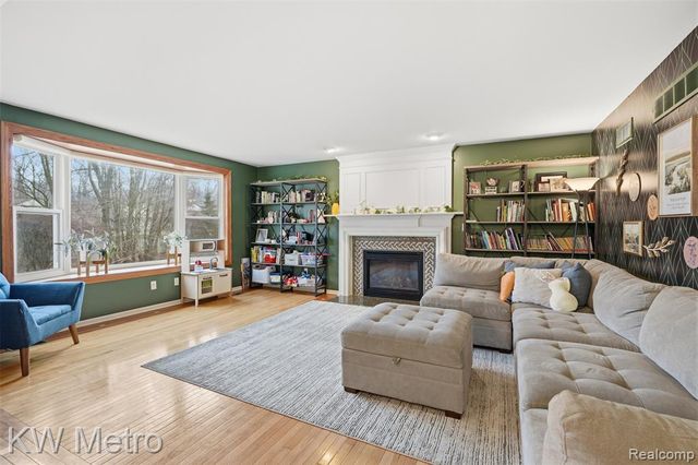 7598 Ring Neck Drive, Waterford, MI 48327