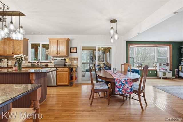 7598 Ring Neck Drive, Waterford, MI 48327