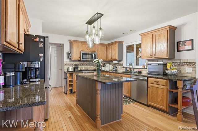 7598 Ring Neck Drive, Waterford, MI 48327