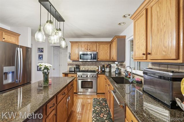 7598 Ring Neck Drive, Waterford, MI 48327