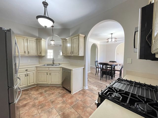 148 MICHELLE DR, Brighton, TN 38011