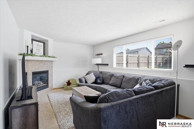 6618 N 148th Street, Omaha, NE 68116