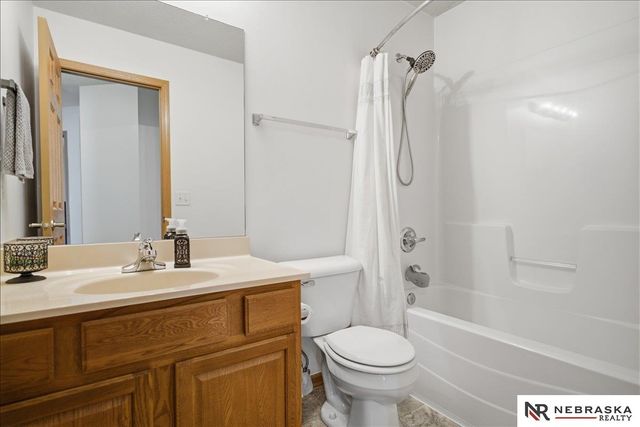 6618 N 148th Street, Omaha, NE 68116