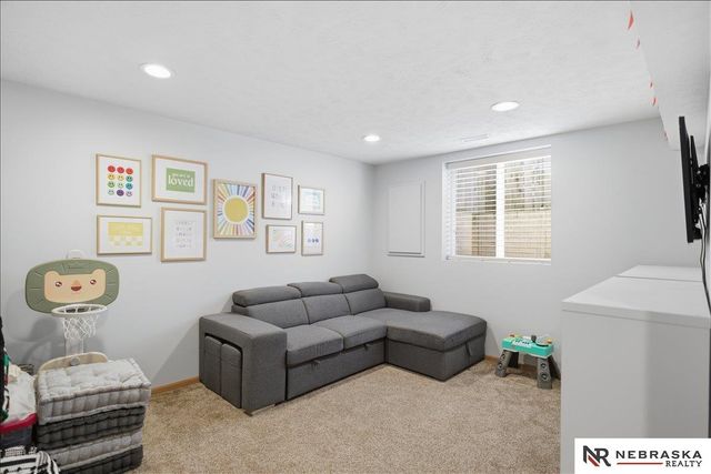 6618 N 148th Street, Omaha, NE 68116
