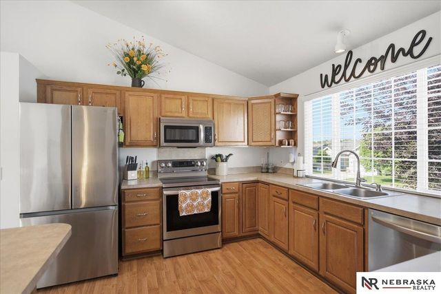 6618 N 148th Street, Omaha, NE 68116