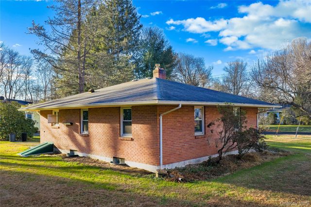 16 Townsend Boulevard, Pawling, NY 12564