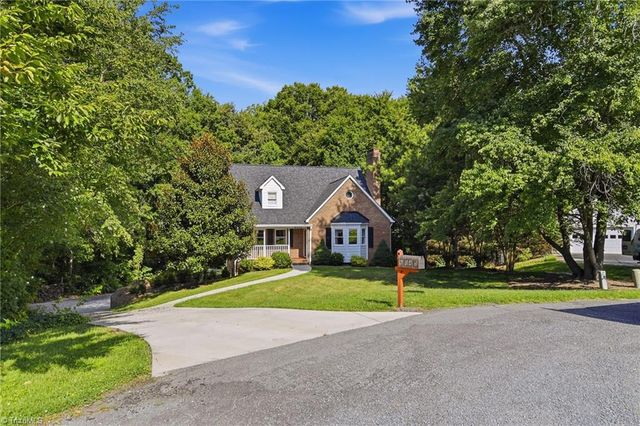 6045 Stone Bluff Drive, Clemmons, NC 27012