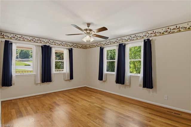 6045 Stone Bluff Drive, Clemmons, NC 27012