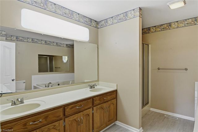 6045 Stone Bluff Drive, Clemmons, NC 27012