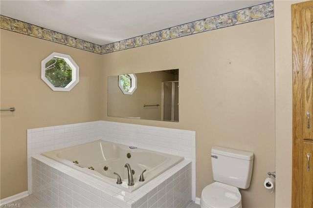 6045 Stone Bluff Drive, Clemmons, NC 27012