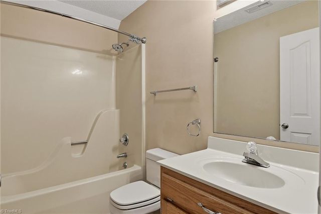 6045 Stone Bluff Drive, Clemmons, NC 27012