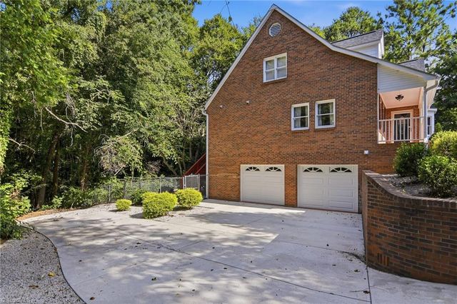 6045 Stone Bluff Drive, Clemmons, NC 27012