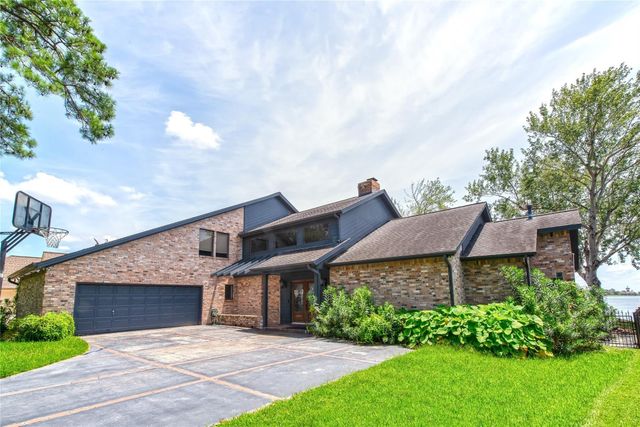 12098 Sagittarius Drive E, Willis, TX 77318