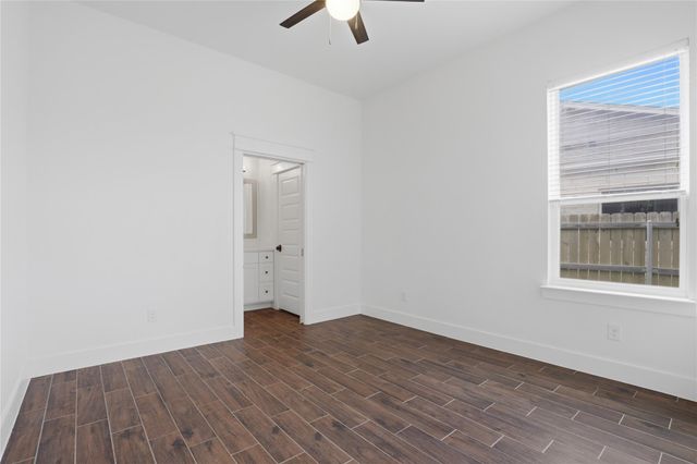 133 Greg LN, Jarrell, TX 76537