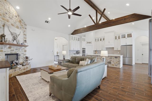 133 Greg LN, Jarrell, TX 76537