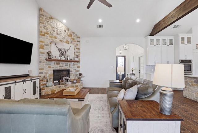 133 Greg LN, Jarrell, TX 76537