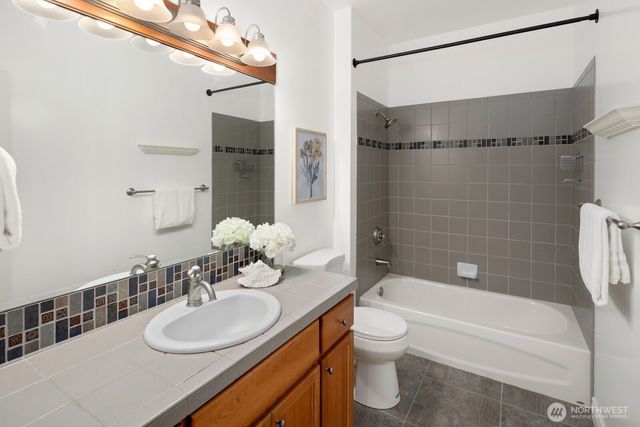 23399 SE 52nd Street, Issaquah, WA 98029