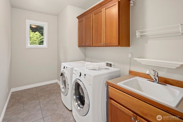 23399 SE 52nd Street, Issaquah, WA 98029