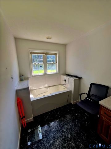 22040 Rowanty Rd, Carson, VA 23830