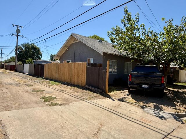 1118 N Augusta Street, Fresno, CA 93701