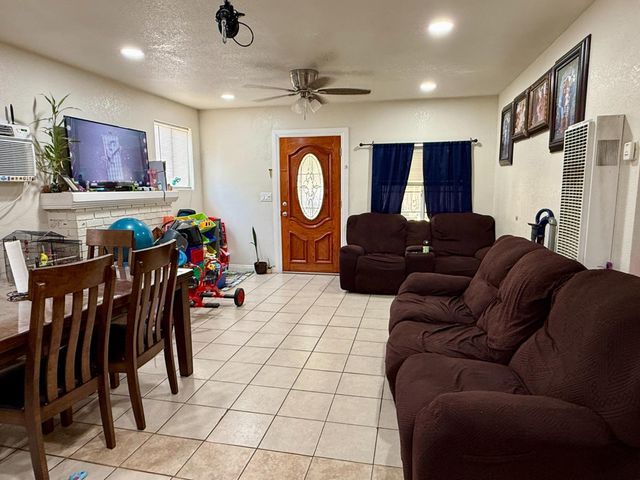 1118 N Augusta Street, Fresno, CA 93701