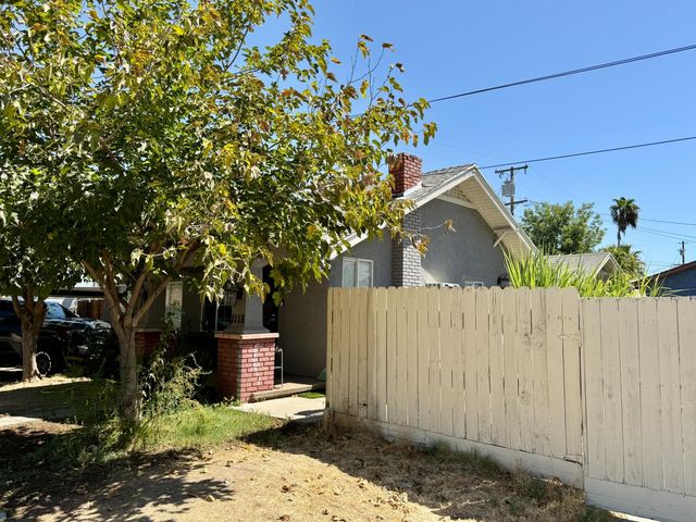 1118 N Augusta Street, Fresno, CA 93701