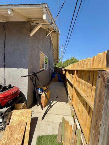 1118 N Augusta Street, Fresno, CA 93701