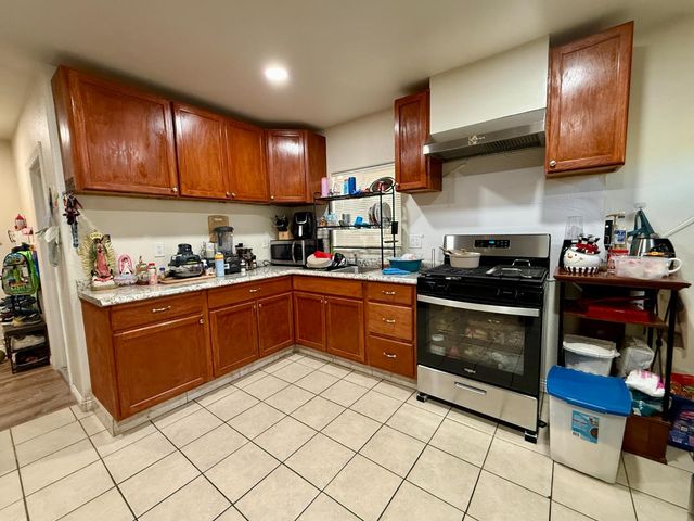 1118 N Augusta Street, Fresno, CA 93701