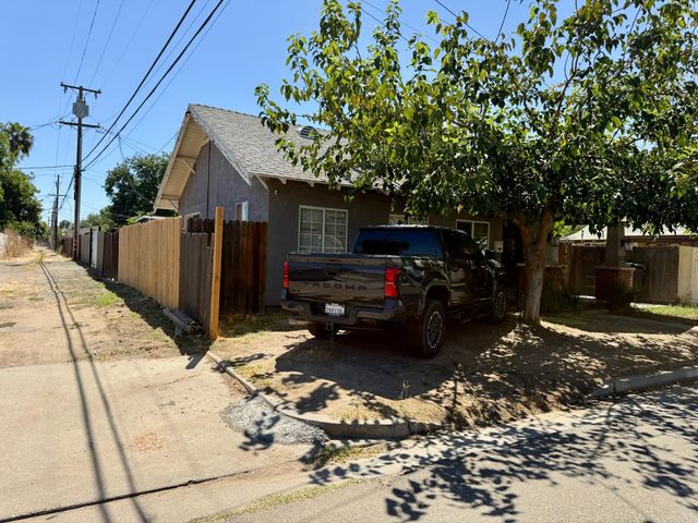 1118 N Augusta Street, Fresno, CA 93701