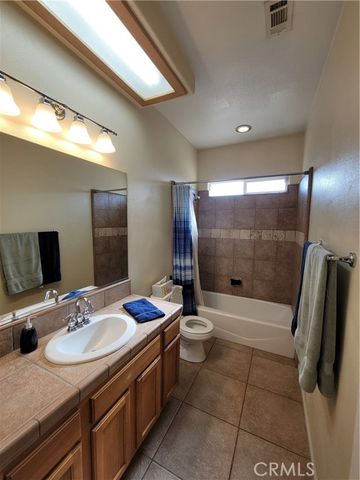 7022 Rio Vista, Hesperia, CA 92345