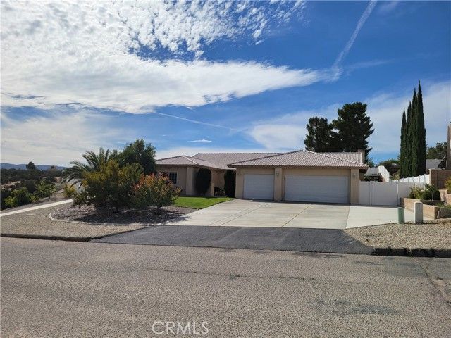 7022 Rio Vista, Hesperia, CA 92345