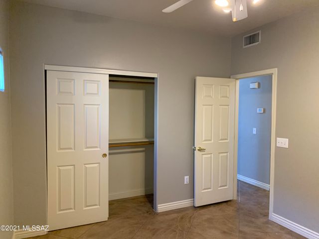 1054 N Pressyc Place, Tucson, AZ 85710