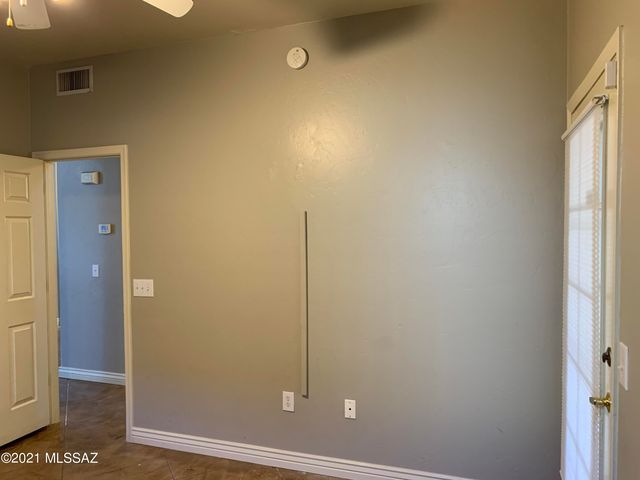 1054 N Pressyc Place, Tucson, AZ 85710